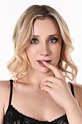 Lily Blossom Nightime Moves istripper model